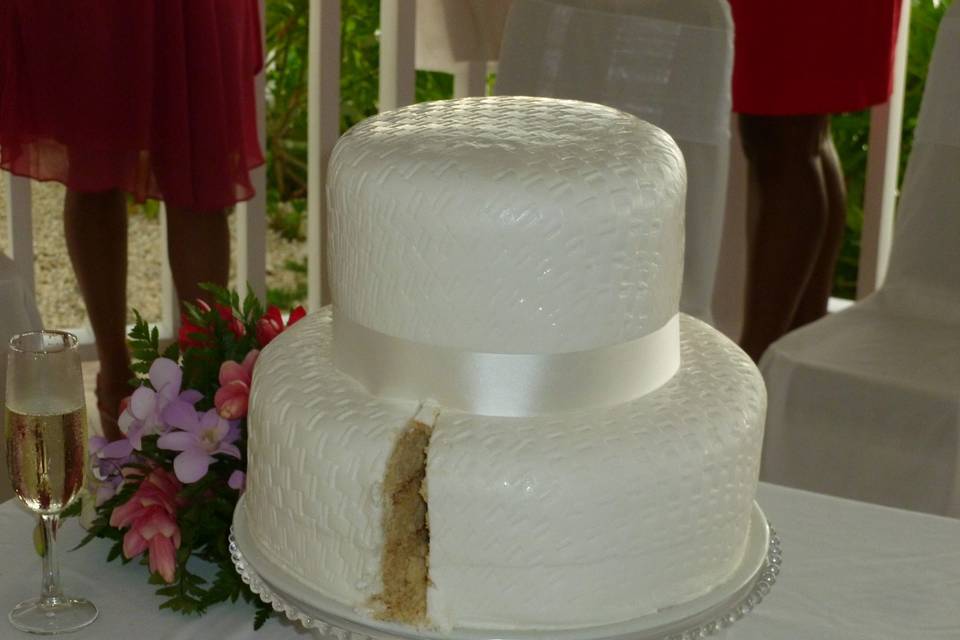 2 layered cake