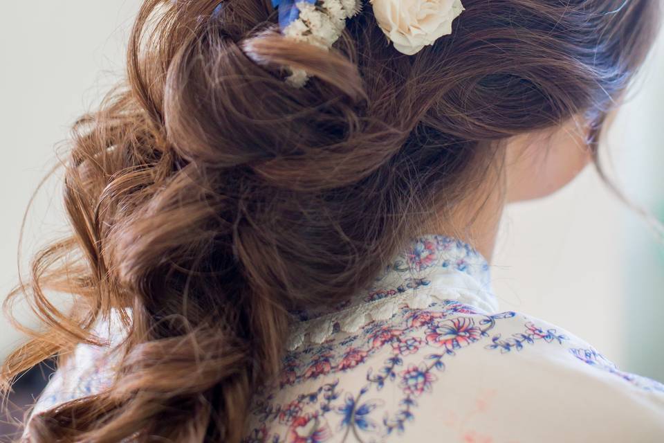 Bridal hair and floral notes