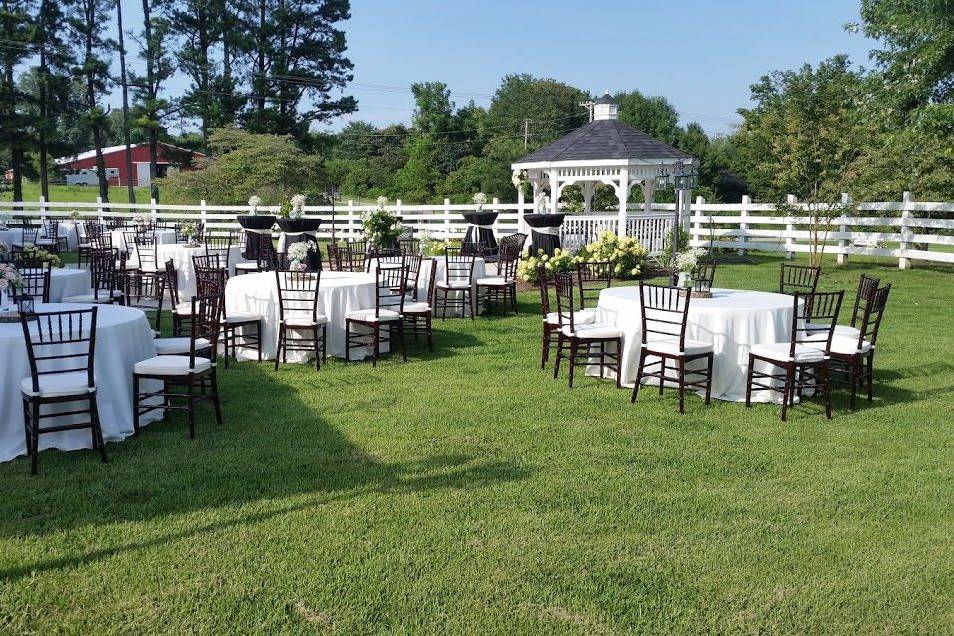 Round tables and linens