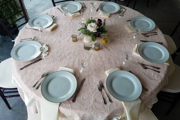 Tablecloth overlays