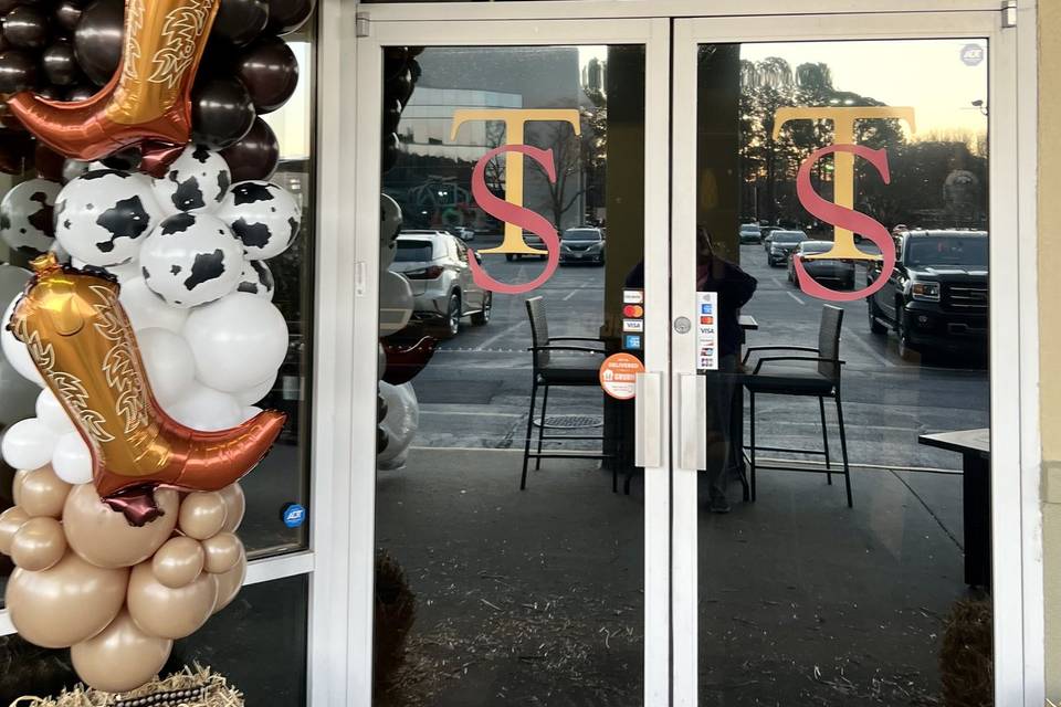 Themed balloon garland