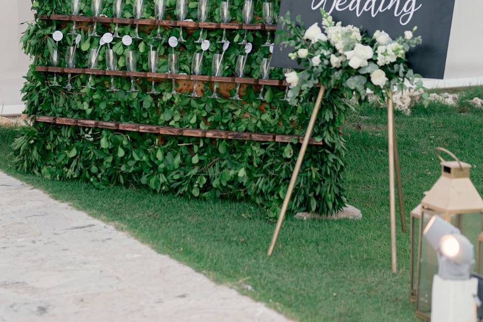 Champagne Seating Wall