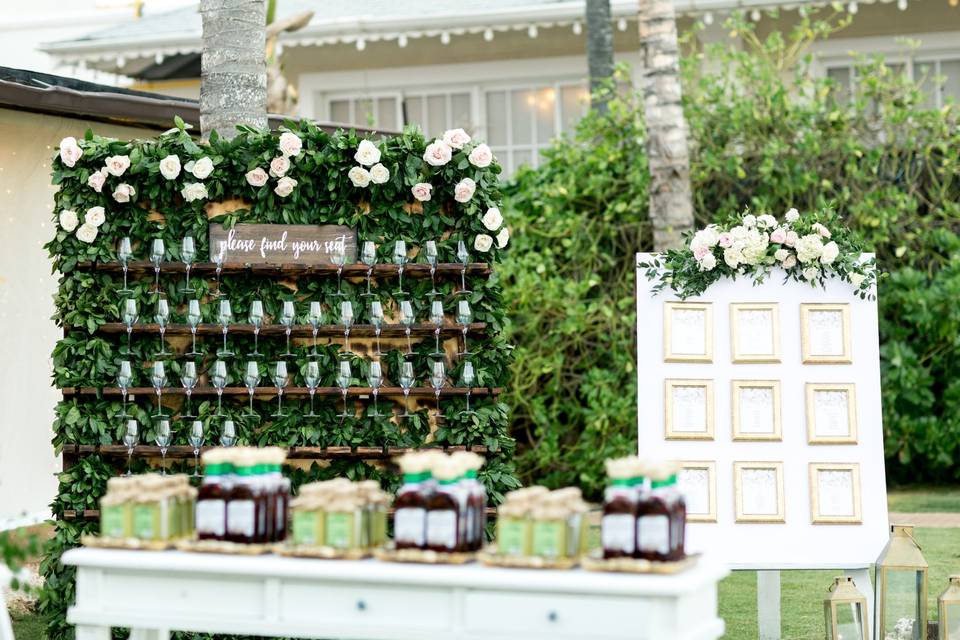 Champagne Seating Wall