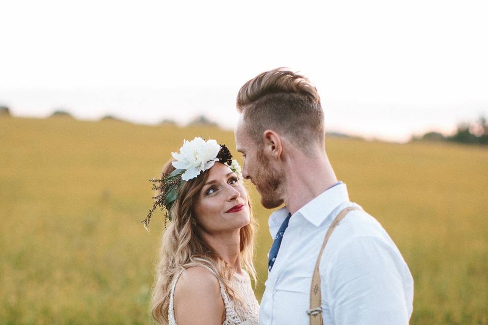 Couple shoot in field