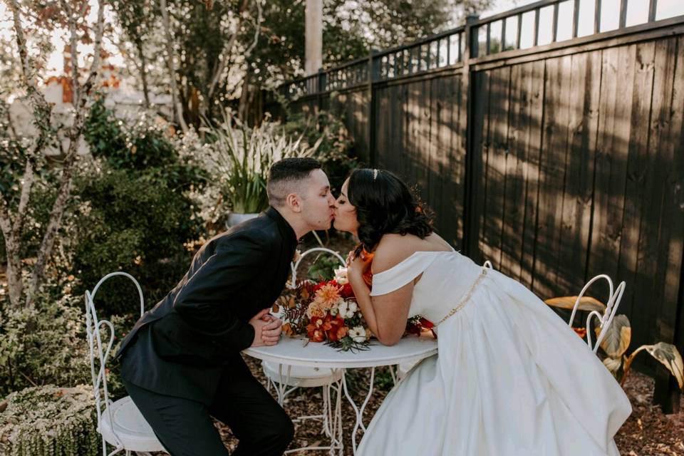 Kiss in Garden