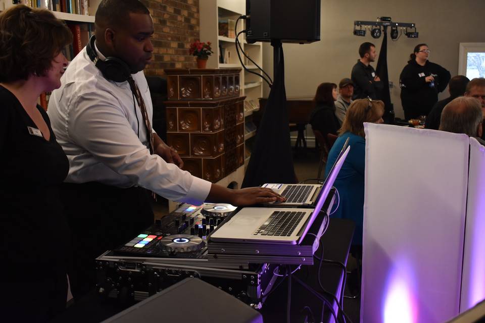 DJ Rome 802 - DJs, Lighting and Photo Booth!