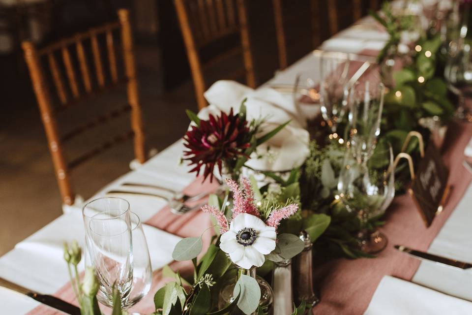 Head table arrangement