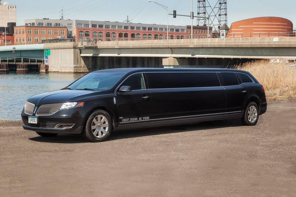 Gardella's Elite Limousine