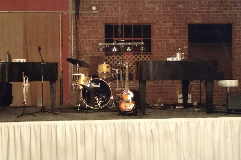 Dueling pianos wedding reception in illinois