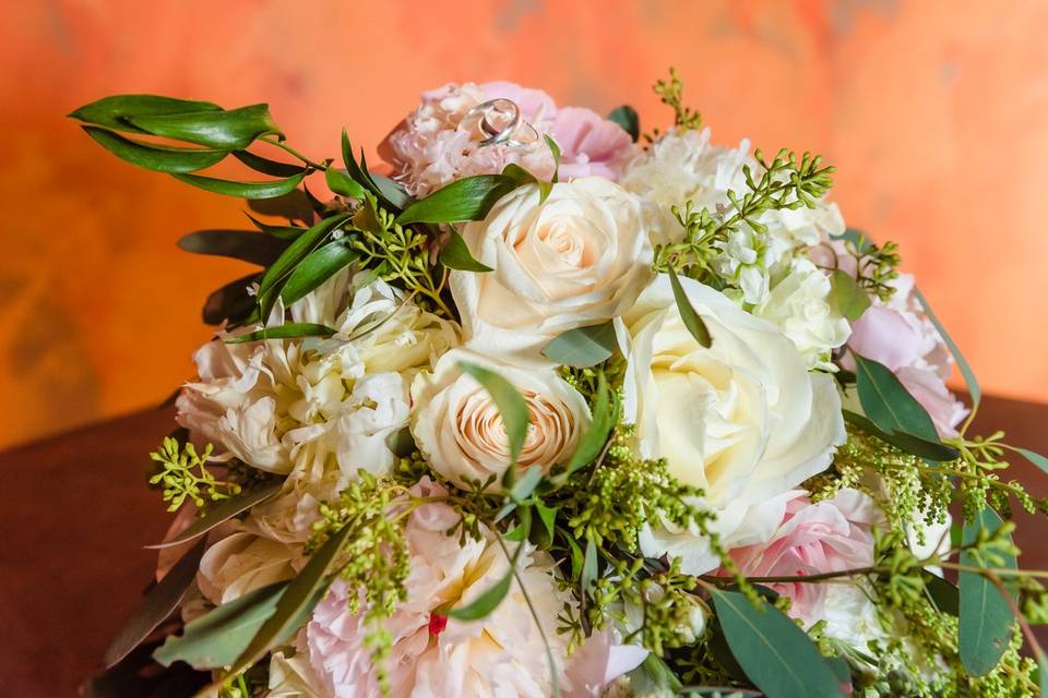 White rose flower bouquet