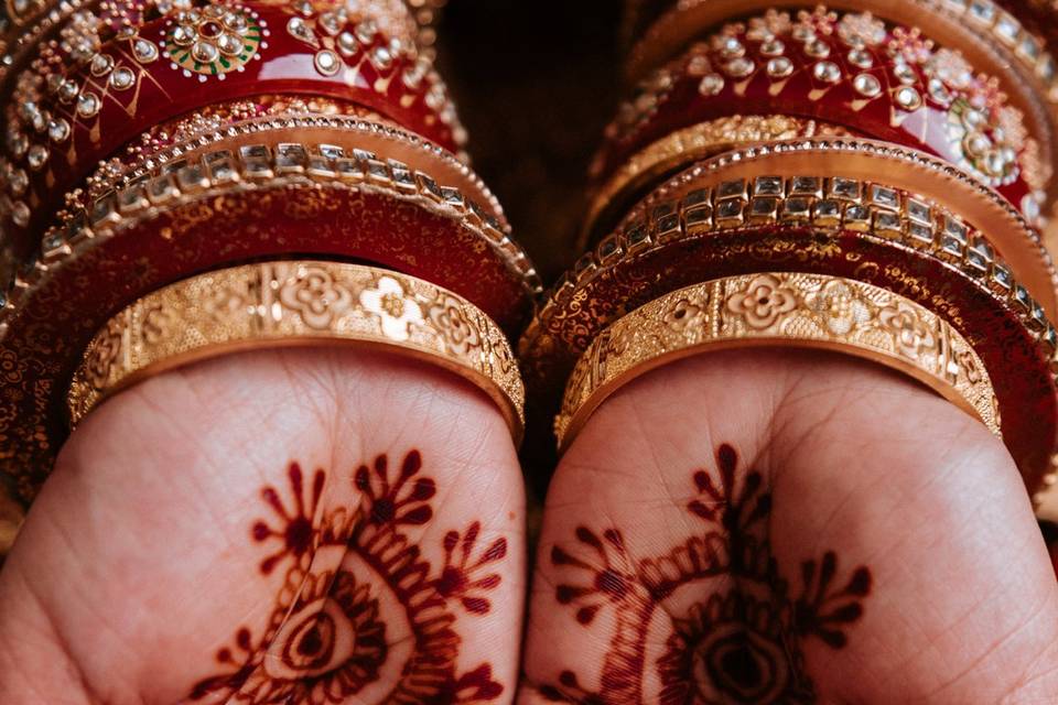 Bride shows off her mehndi