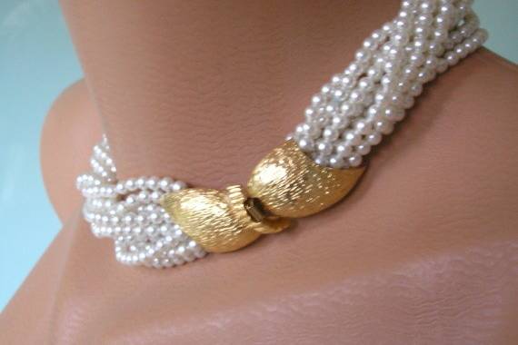 Superb vintage pearl and gold tone bridal choker necklace by Crystalpearl on Etsy.