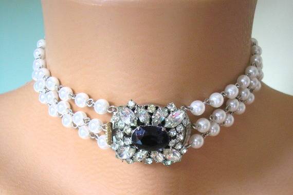 Custom handmade pearl and rhinestone bridal choker.  This piece can be customised to your personal specifications by Crystalpearl on Etsy.