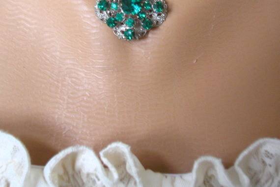 Superb vintage Edwardian emerald green rhinestone and silver filigree bridal necklace by Crystalpearl on Etsy.