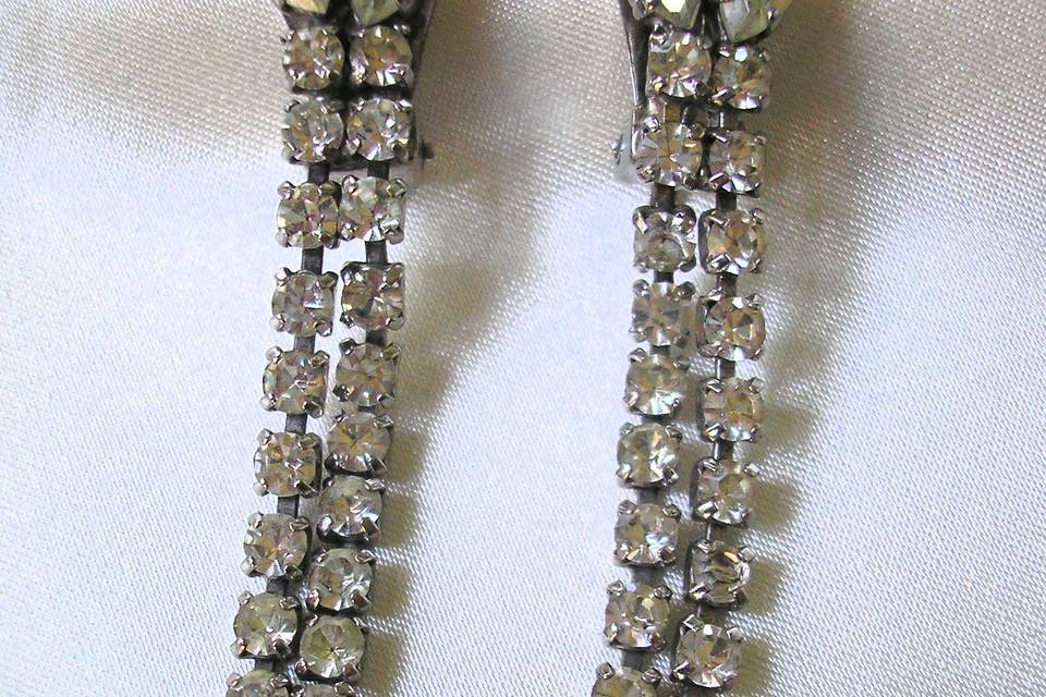 Fabulous vintage Art Deco style clear rhinestone clip on bridal earrings by Crystalpearl on Etsy. The ideal accessory to your Great Gatsby style wedding.