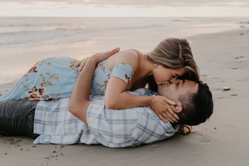 BEACH ENGAGEMENT SESSION