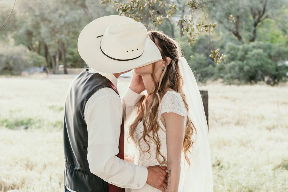 RUSTIC BACKYARD WEDDING