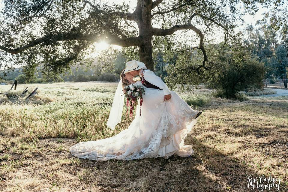 RUSTIC BACKYARD WEDDING