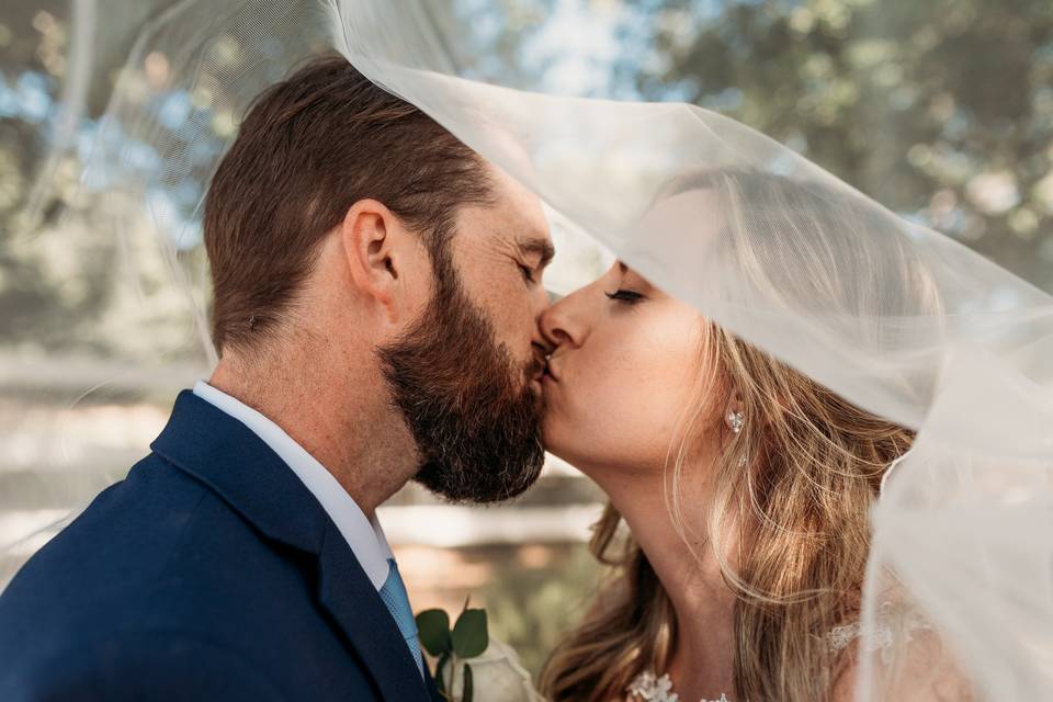 GORGEOUS BACKYARD WEDDING