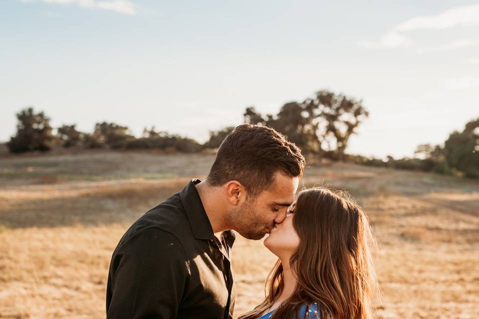 GLOWING MATERNITY SESSION