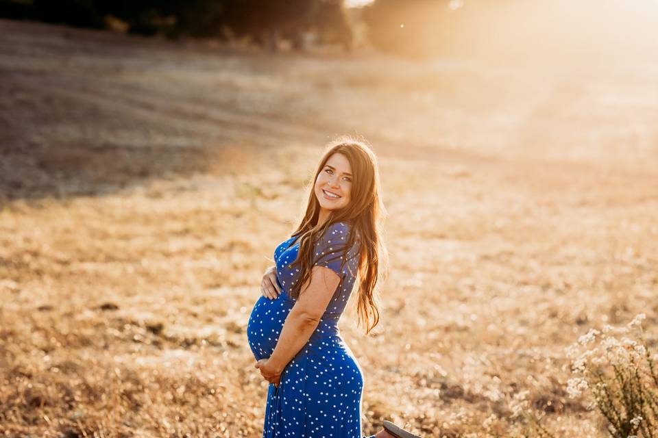 GLOWING MATERNITY SESSION