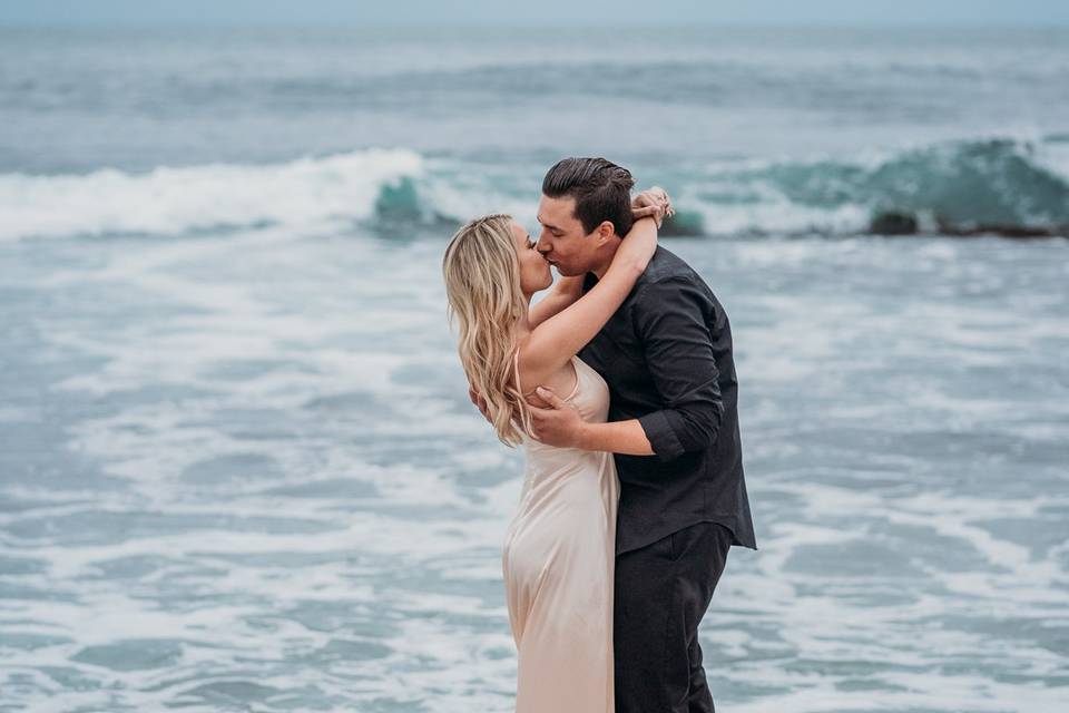 BEACH ENGAGEMENT SESSION