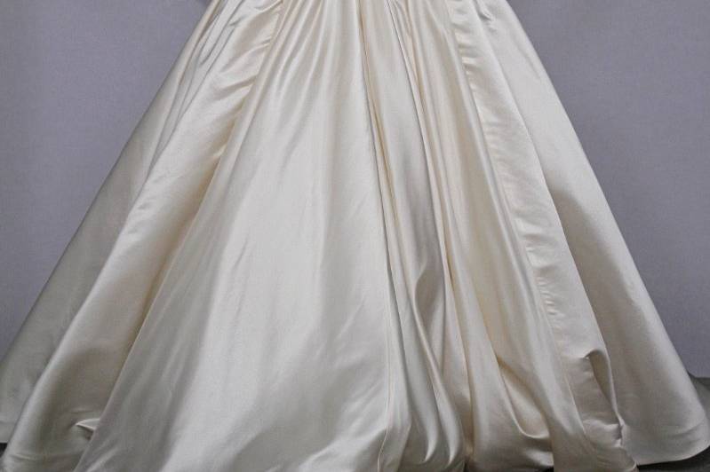 Style 4067
This ball gown features a strapless neckline with an empire waist. It has a cathedral train. This gown is Exclusive to Kleinfeld Bridal.