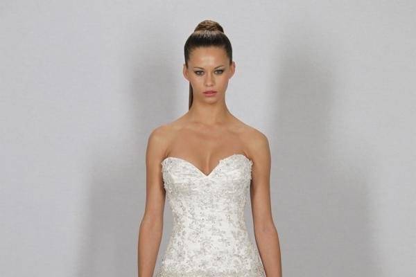 Dennis Basso 1140
Strapless A-line gown with beaded lace in satin