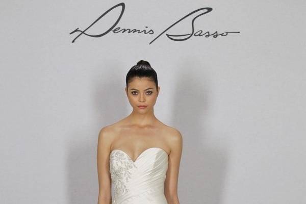 Dennis Basso 1142
Strapless mermaid gown in satin