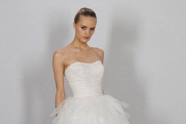 Dennis Basso 1131
Strapless ball gown in organza