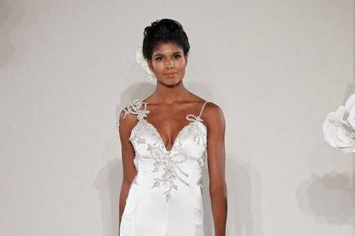 PNINA TORNAI
V Neck Sheath Gown in Silk Charmeuse