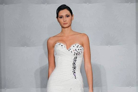 MARK ZUNINO
Sweetheart Sheath Gown in Chantilly Lace