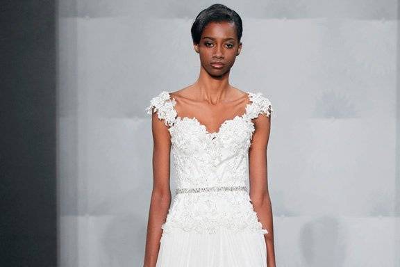 MARK ZUNINO
Strapless A-line Gown in Chantilly Lace
