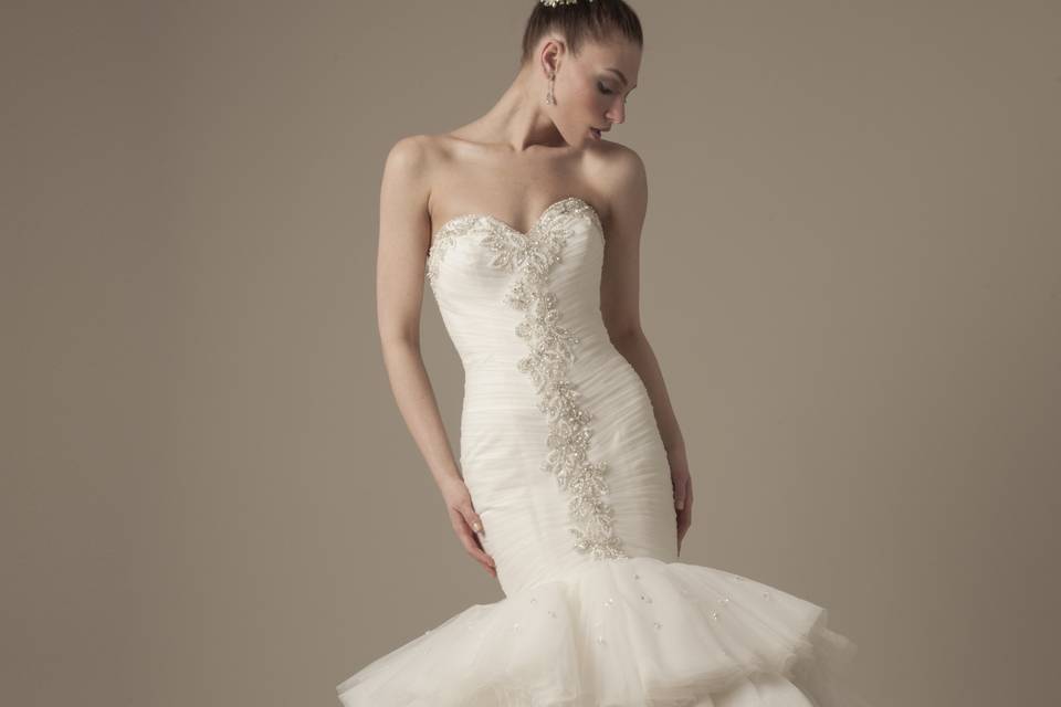 Sweetheart Mermaid Gown in Tulle
Style Number: 1181
This mermaid gown features a sweetheart neckline with a dropped waist in tulle and beaded embroidery. It has a chapel train. This gown is Exclusive to Kleinfeld Bridal.