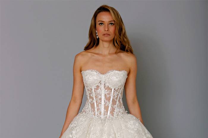 Sweetheart Ball Gown in Beaded Lace
This ball gown features a sweetheart neckline with a natural waist in beaded lace. It has a chapel train. This gown is Exclusive to Kleinfeld Bridal.
Style Number:32659948