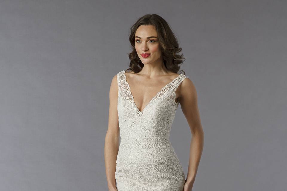 Danielle Caprese for Kleinfeld	Style	113053	<br>	Off White, V-neck fit and flare