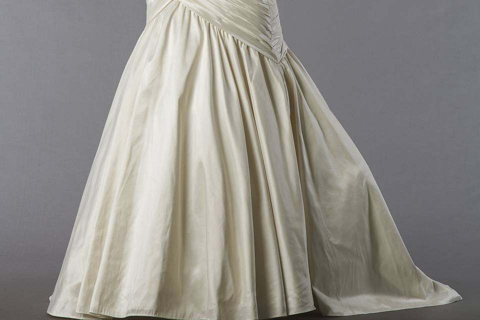 Dina Davos for Kleinfeld	Style	KW108	<br>	Off White, sweetheart fit and flare