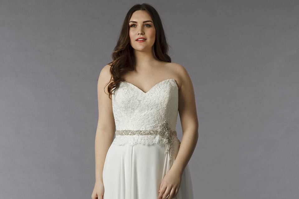 Dina Davos for Kleinfeld	Style	KW111J	<br>	Off White, lace sheath