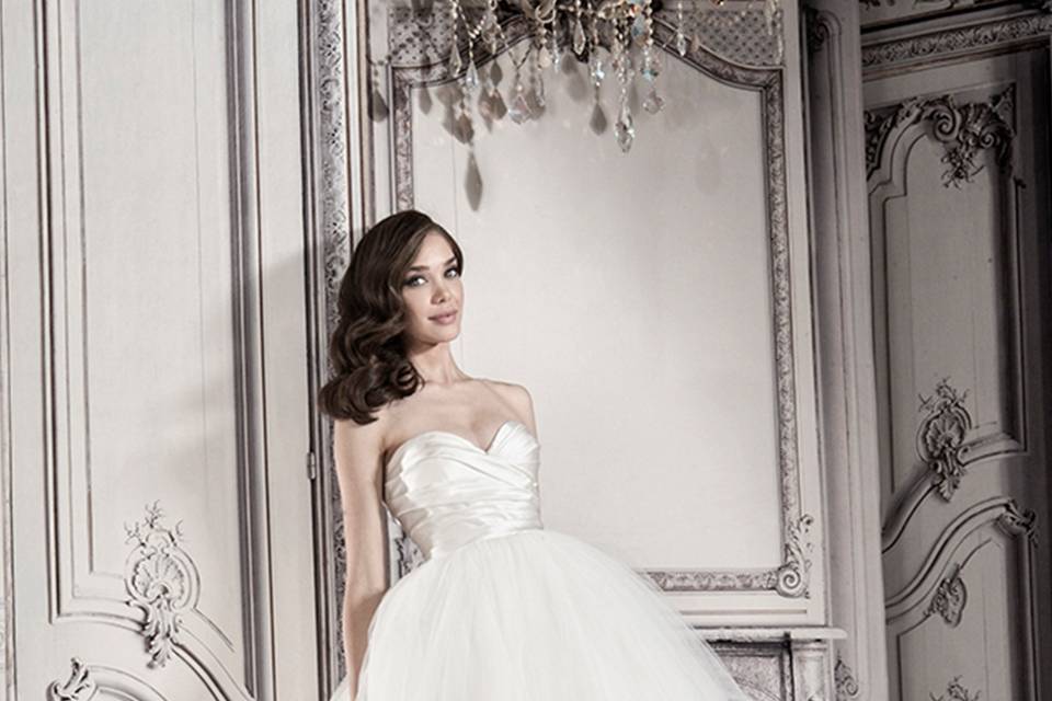Pnina Tornai	Style	4305	<br>	Ivory strapless satin and tulle ballgown.