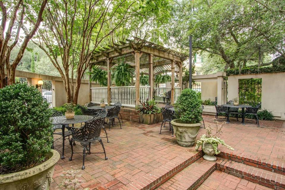 Outdoor area of  Presidents' Quarters Inn