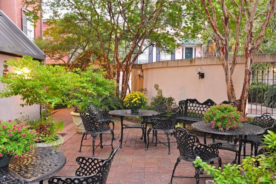 Outdoor area of  Presidents' Quarters Inn
