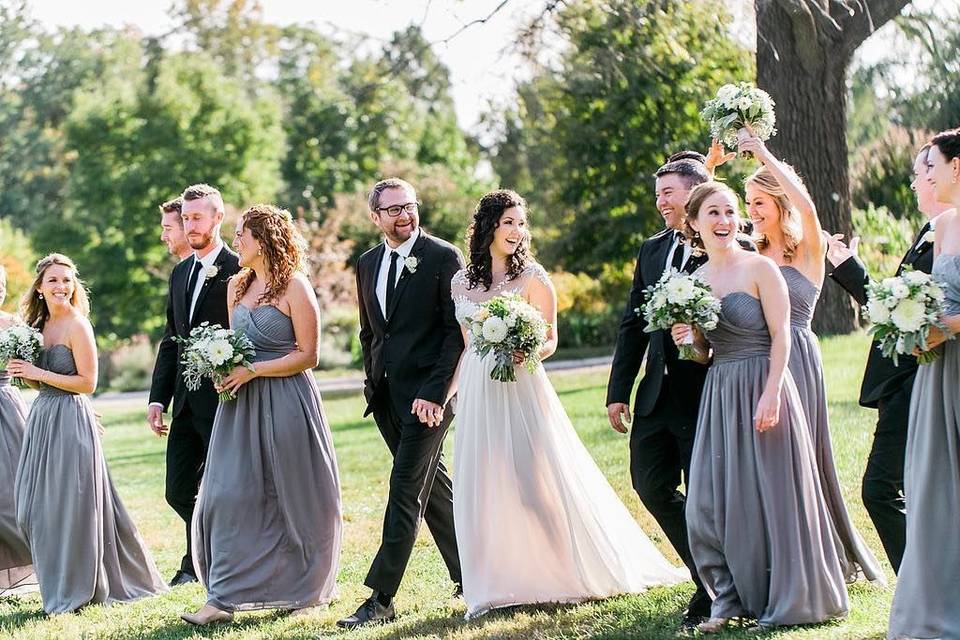 The couple with the bridesmaids and groomsmen