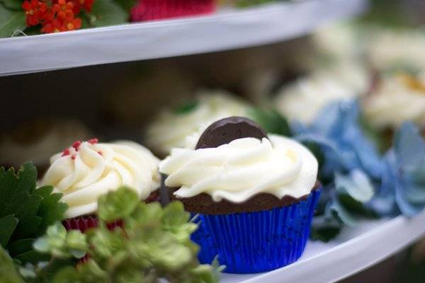 Close up of the cupcake tower featuring four flavors: Line, Chocolate Mint, Hummingbird & Red Velvet. Photo: Patricia Kantzos