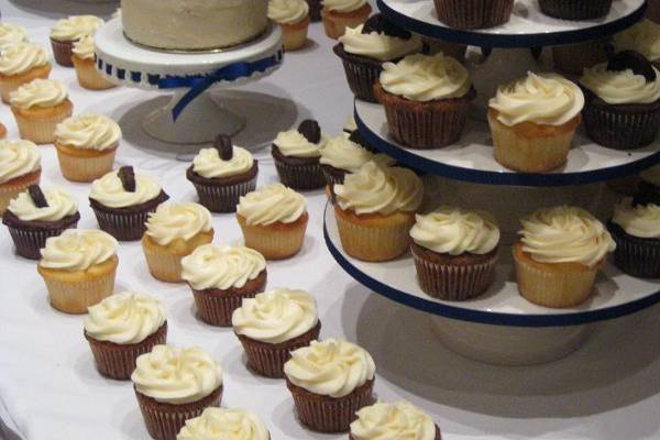Wedding cupcakes: Carrot, Chocolate Miny and Vanilla Vanilla.