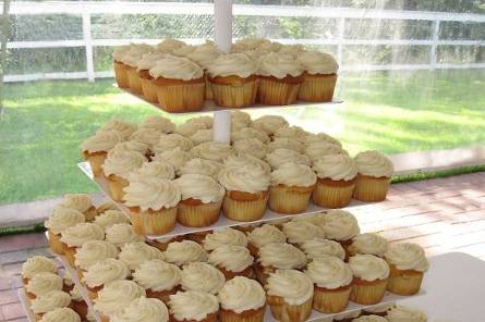 Vanilla Vanilla cupcakes for a white wedding.