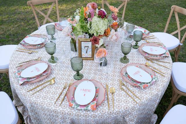 Outdoor Dining at it's best.