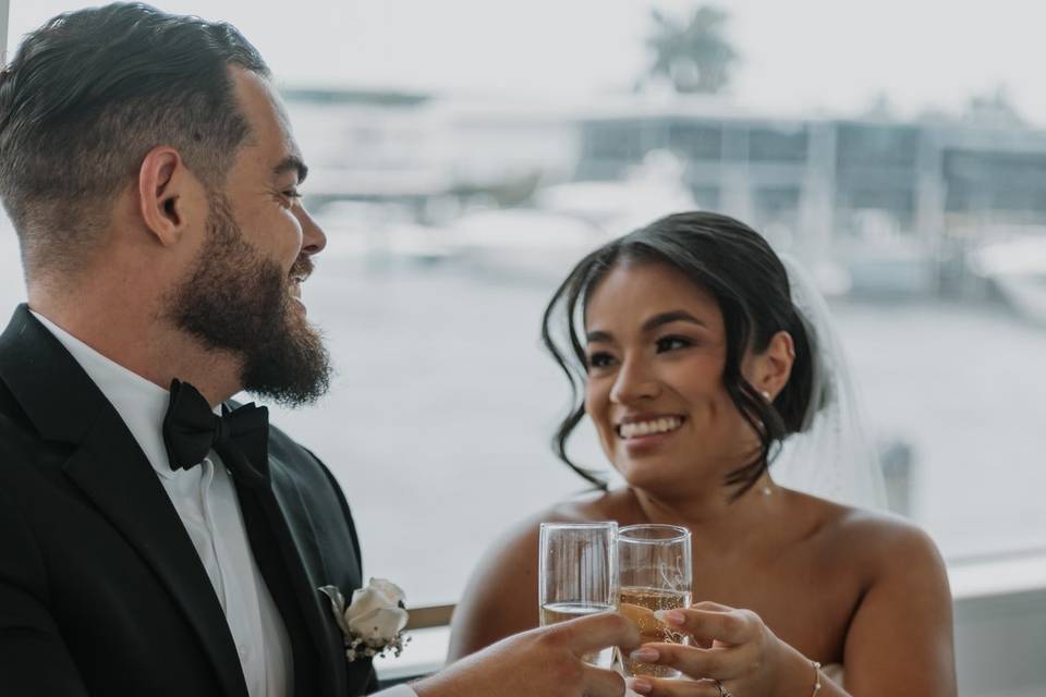 Couple at sweetheart table