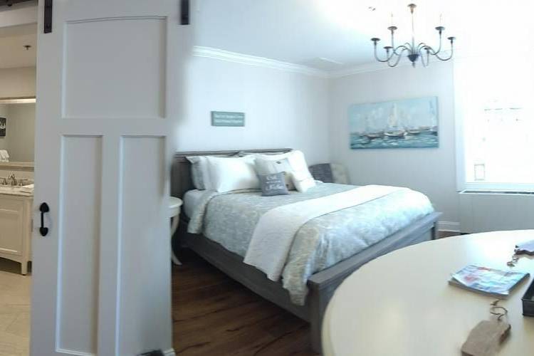 Harbor House Inn