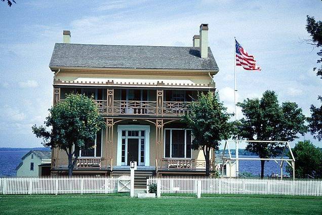 Harbor House Inn