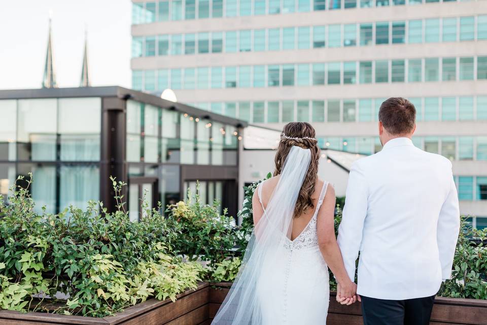 Cocktail Hour on Rooftop